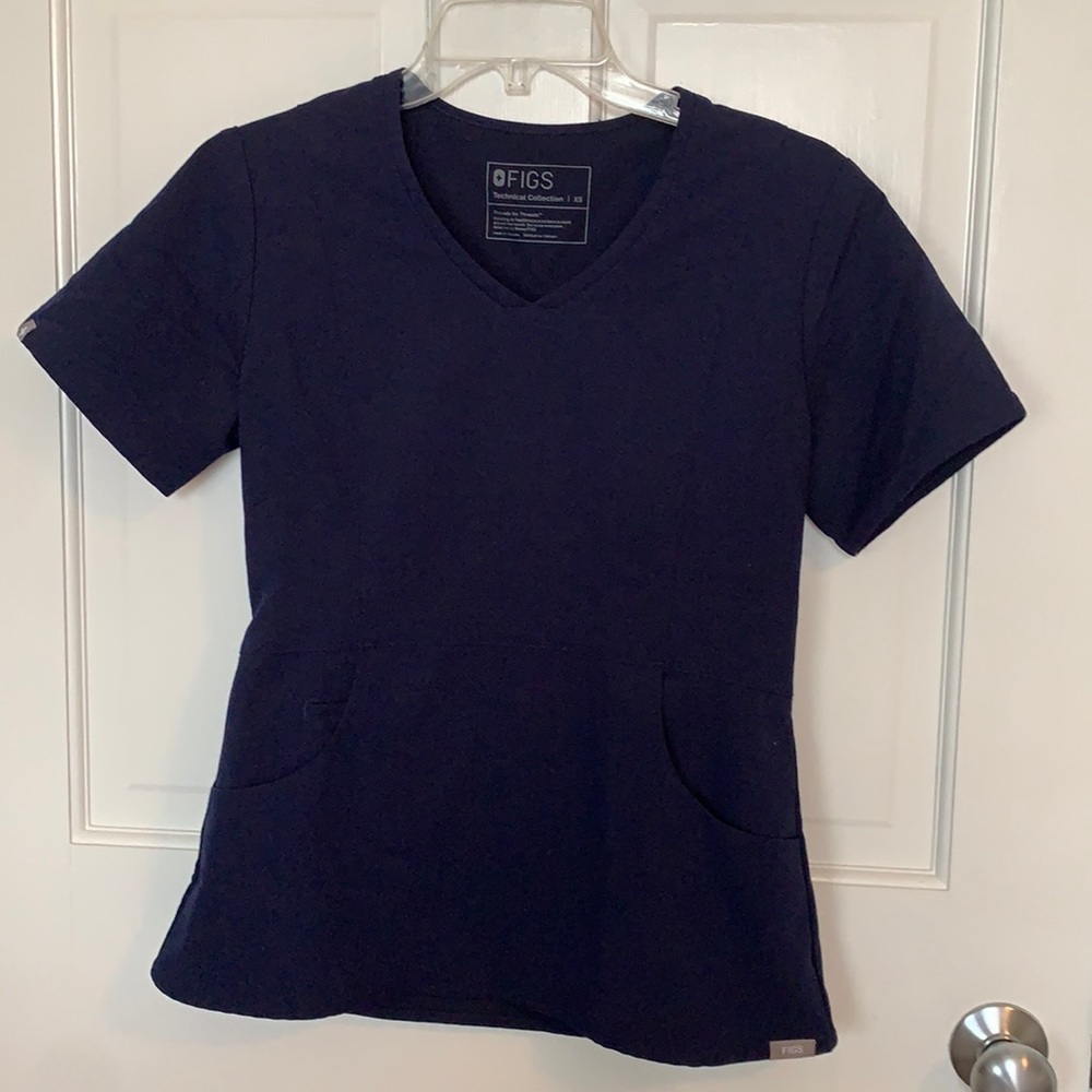 Figs scrub top